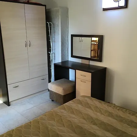 Emerald Paradise 8R Apartment *