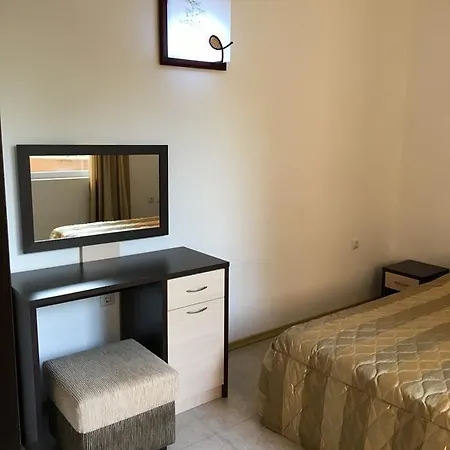Emerald Paradise 8R Apartment *