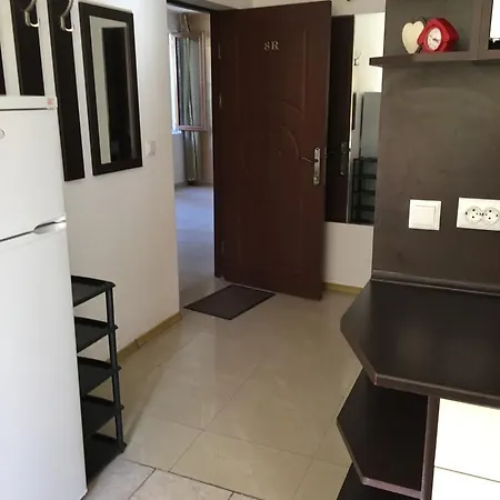 Emerald Paradise 8R Apartment *